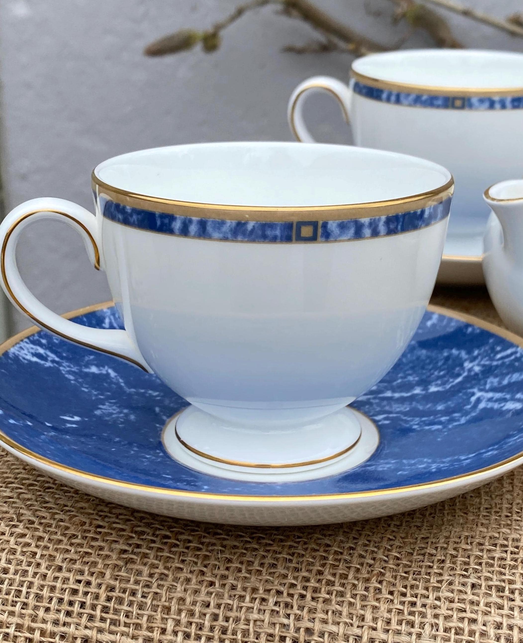 Varianti del servizio da tè vintage Wedgwood Cantata / Set di tazze e piattini in porcellana Bone China / Porcellana inglese blu e oro / Lattiera