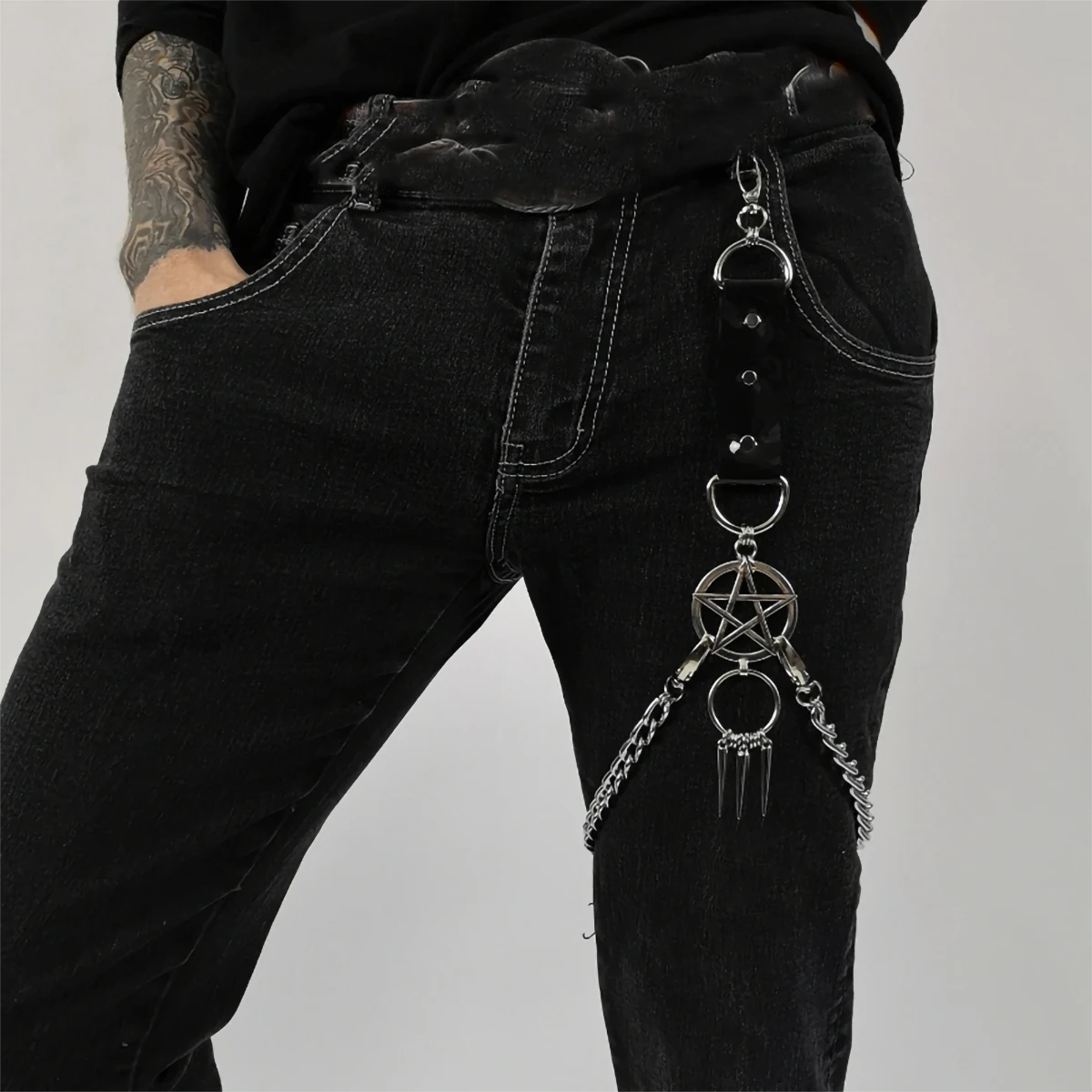 1 Stück Herren Street-Style Kunstleder-Harness-Strumpfhalter, Verstellbare Quadratische Eisenschnalle mit Kettendetail, Modisches Accessoire für C Image