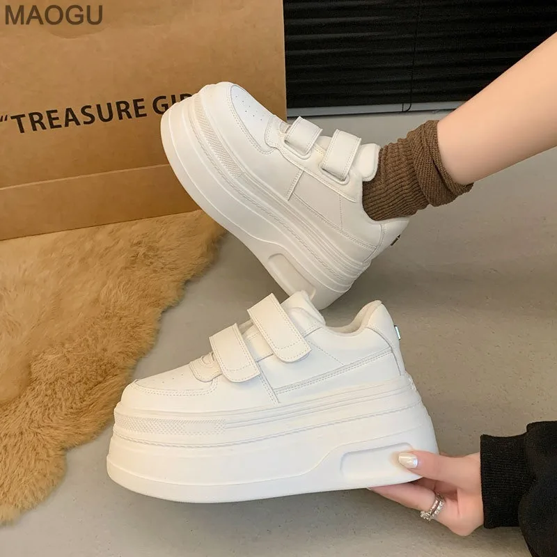 Weiße Damen-Sneaker mit dickem Boden und Plattform, klobige Sohle, höhenvergrößernde Freizeit-Sportschuhe, modische Wanderschuhe für Damen