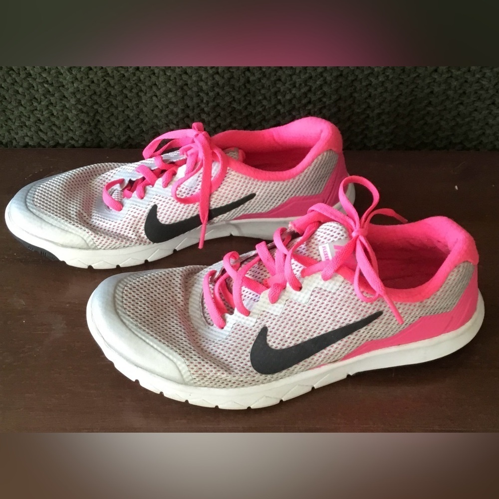 Nike Shoes | Euc Women’s Nike Flex Experience Pink/Gray Running Shoes; Size 6y [W 7.5] | Color: Gray/Pink | Size: Nike 6y = W 7.5