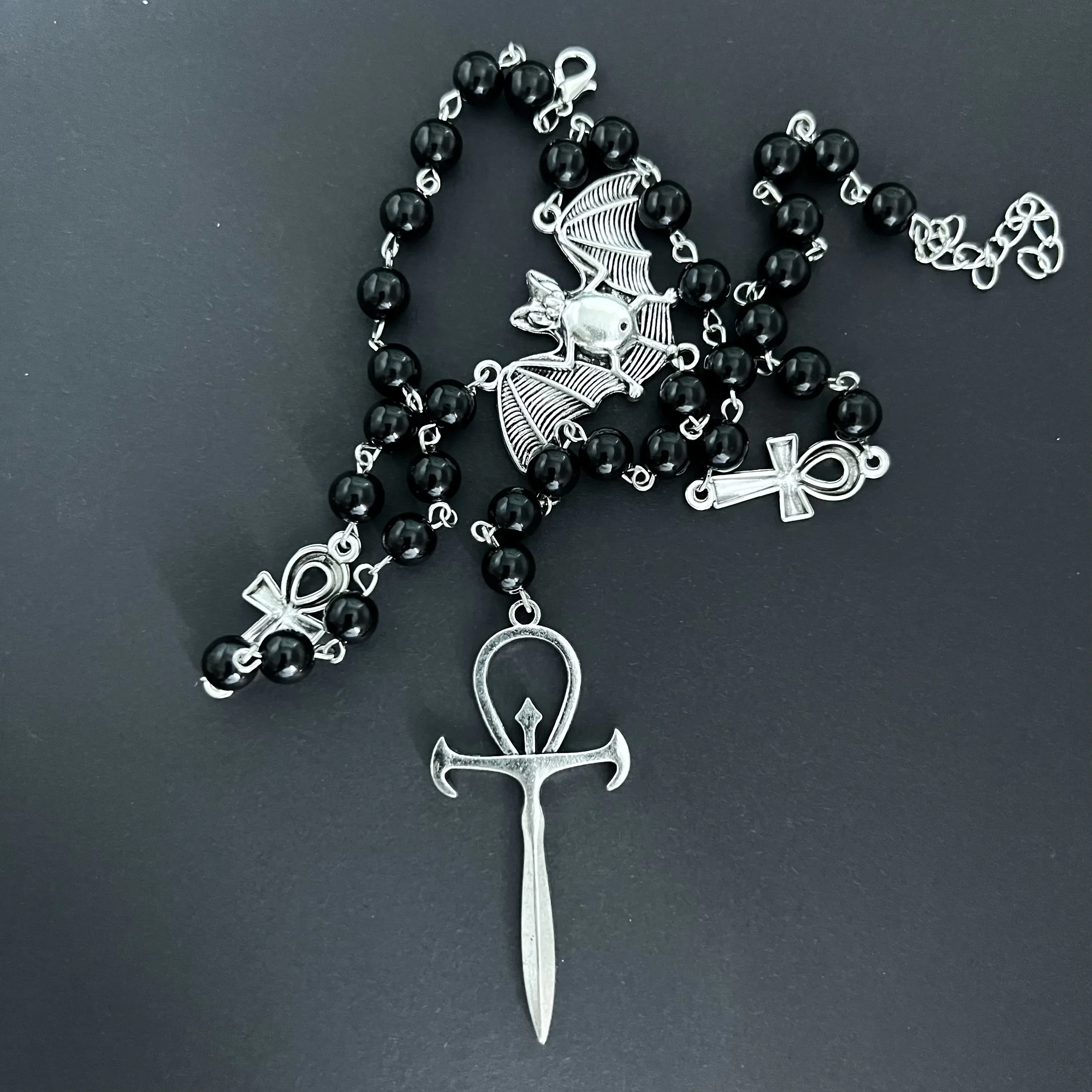 Gothic Fledermaus Kreuz Rosenkranz Halskette für Frauen Mode Geheimnis Hexe Schmuck Zubehör Geschenk Silber Farbe Fledermaus Charme Vampir Halsband