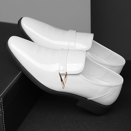 Braune Lack-Slipper für Herren, glänzende, formelle Schuhe zum Hineinschlüpfen – elegante und stilvolle Herrenschuhe für Hochzeiten, Partys, Bankette, Abendveranstaltungen und festliche Anlässe. Image
