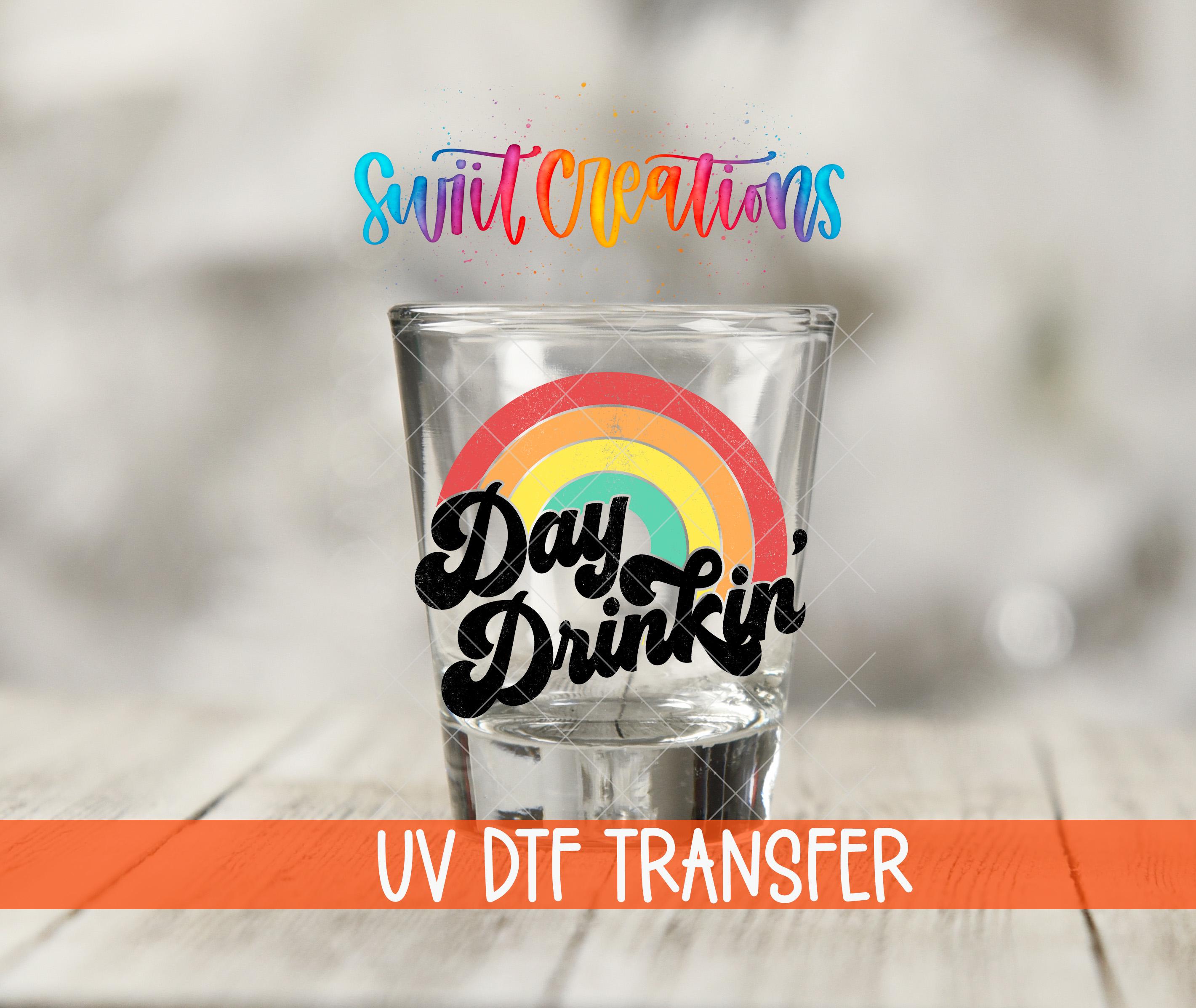 Day Drinkin' Uv Dtf / Pellicola protettiva UV Dtf per bicchierini arcobaleno / Trasferimento divertente per bicchieri da festa / Decalcomania impermea