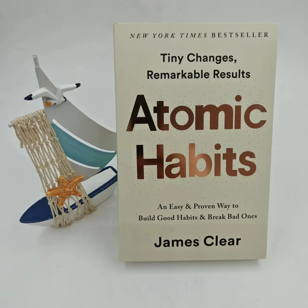 Atomic Habits ist ein beliebtes Buch zum Bauen, gute Gewohnheiten, hohe Qualität, effizient und leicht zu verstehen, schlechte Gewohnheiten zu brechen Image