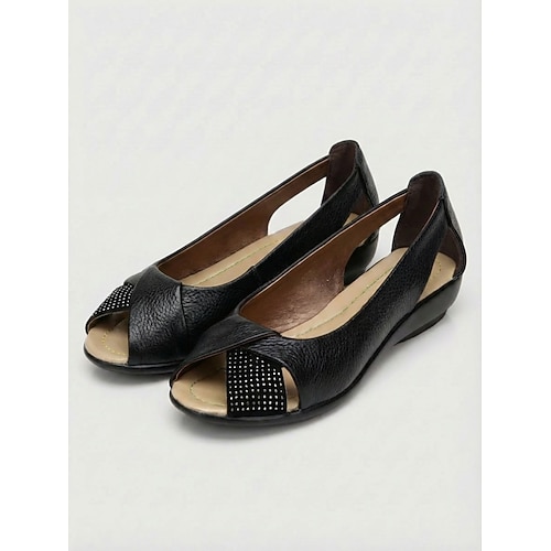Blaue Premium-Ballerinas aus Rindsleder mit Farbblock-Design und offener Zehenpartie – leichte, mit Strasssteinen verzierte Schuhe mit Cut-outs, ideal zum Spazierengehen und Reisen. Freizeitkleidung Image