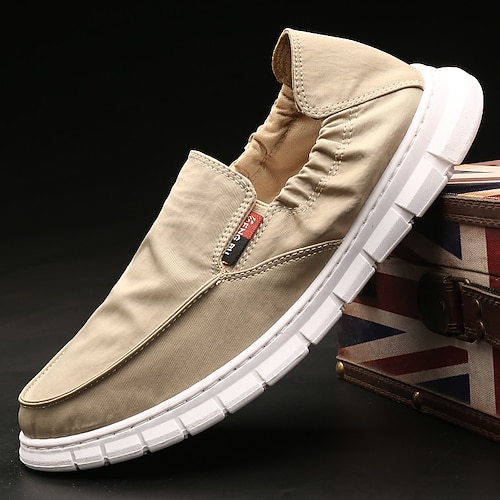 Grüne grüne Herren-Slipper, lässige und bequeme leichte Schuhe zum Laufen, weich und ideal für den Alltag, Reisen, Autofahren, Büro und einen entspannten, smarten Freizeit-Look. Image