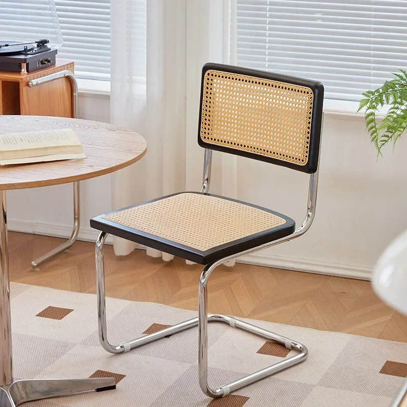 Cafe Homestay Designer-Stuhl aus gewebtem Rattan, moderner, einfacher Esszimmerstuhl mit Rückenlehne für Zuhause, Massivholz, lässiger, gewebter Rattan-Stuhl