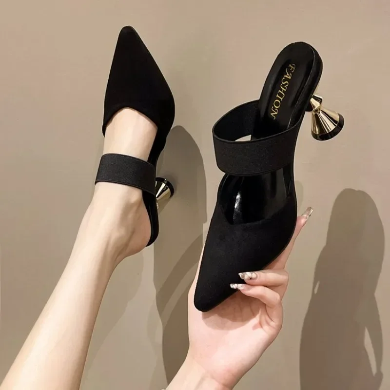 Größe 35-46 Damen Kitten Heels Pantoletten Goldene Niete Spitzschuh Sommersandalen Mode Beige Damen Casual Med Heels Schuhe