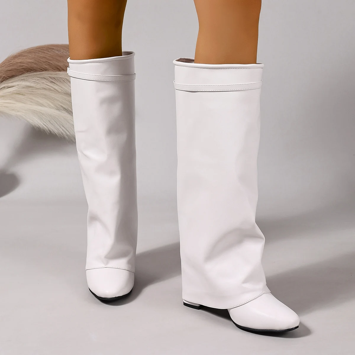 Flare kniehohe Stiefel für Damen, modische 2024-Stiefel mit breiter Manschette und Metallschnalle, Plateaustiefel mit klobigem Blockabsatz Image