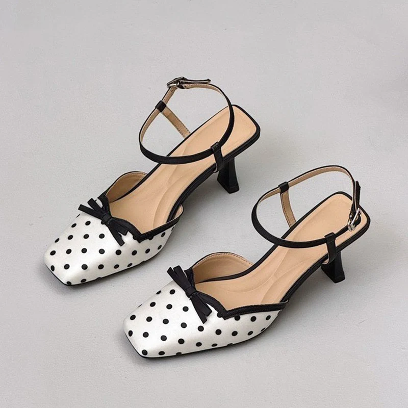 Damen Slingbacks mit Polka Dots und Schleife, Kitten Heels, elegante Schnallen-Pumps mit eckiger Zehenpartie für Frauen, sexy, bequeme elegante Damenschuhe