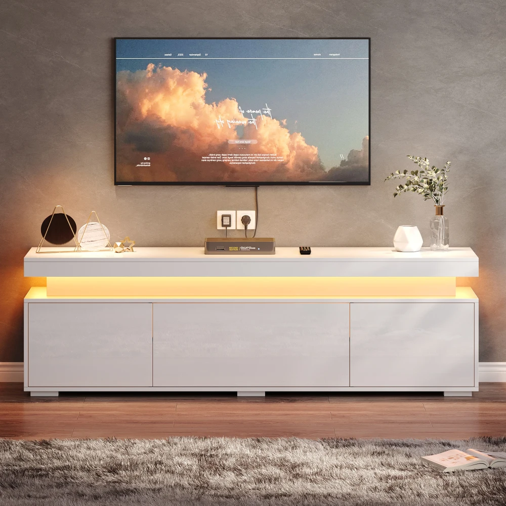 Meuble TV autoportant, meuble TV, armoire de rangement à 3 portes, meuble bas avec bande lumineuse LED, espace de rangement divisé