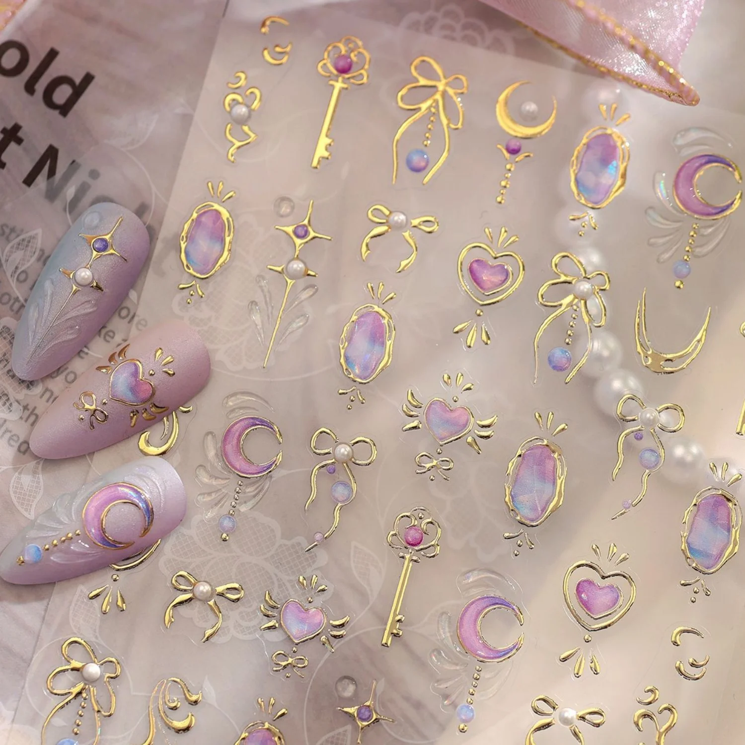 Magische Mädchen-Nagelaufkleber 5D Traumhafte Edelstein-Schlüssel-Mond-Liebesherz-Schleifen-Perlen-Linien Selbstklebende Geprägte Abziehbilder für Damen-Maniküre Image