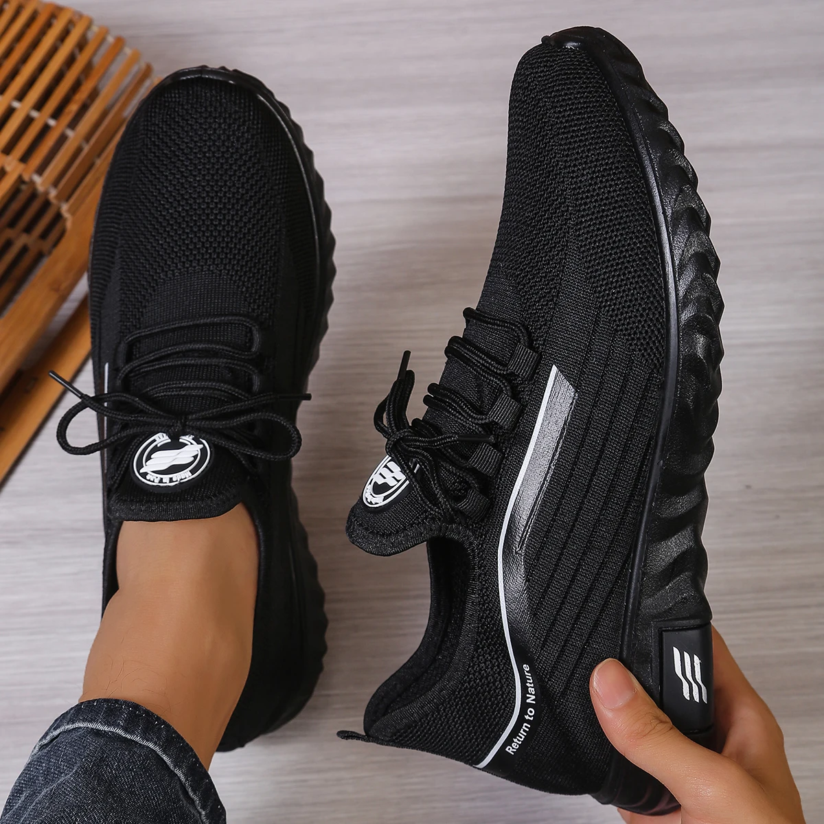 Atmungsaktive Freizeit-Sportschuhe für Herren, vielseitige und trendige Dad-Schuhe, einfache Herrenschuhe mit weicher Sohle für Menschen mittleren Alters.