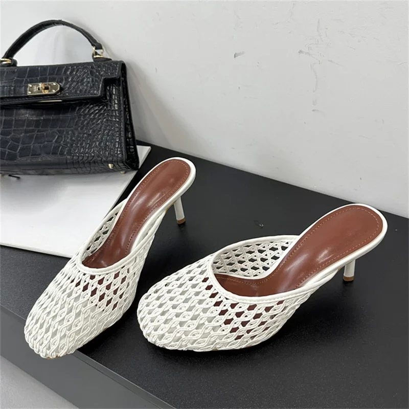 Eilyken Sommer Aushöhlen Atmungsaktive Mesh Weben Frauen Hausschuhe Mode Dünne Fersen Party Kleid Mule Schuhe Große Größe 43