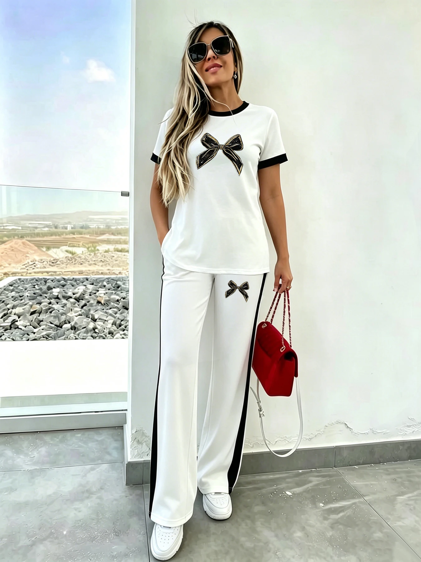 Set da Donna Stile Rilassato e Casual, Top a Maniche Corte con Stampa Fiocco Nero e Oro e Pantaloni a Gamba Dritta Set Due Pezzi da Donna Comodo e Casual per Uso Quotidiano Set Due Pezzi Comodo e
