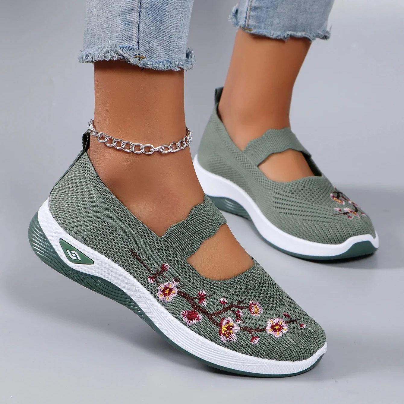 Frauen Schuhe Frühjahr Neue Stickerei Alte Peking Tuch Schuhe Weiche Sohle Bequeme Mittleren Alters Ältere Mutter der Schuhe Große größe