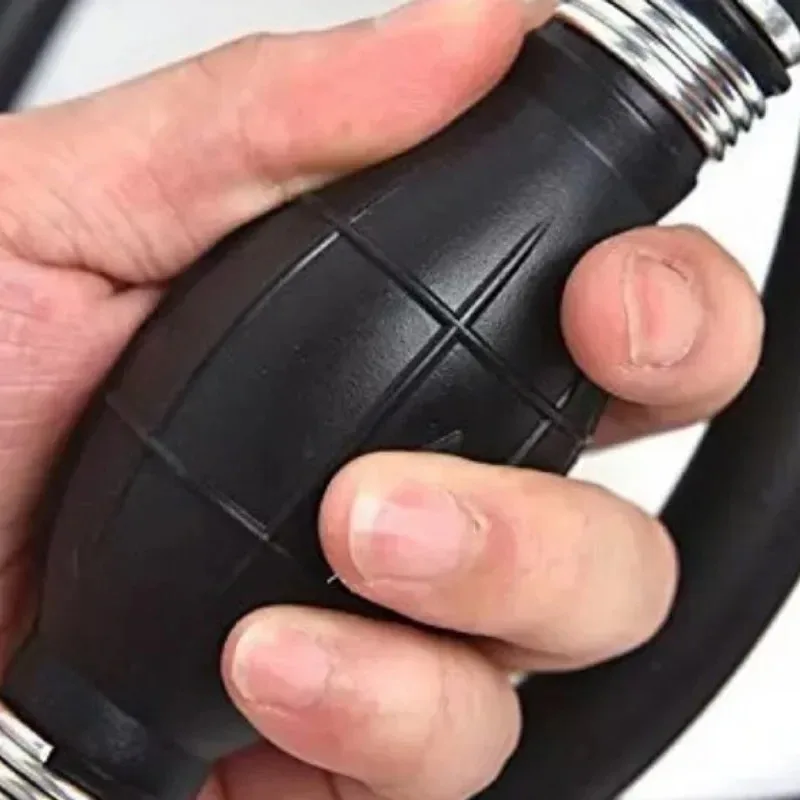 6mm/8mm/10mm/12mm Handkraftstoffpumpe mit Gummiball und Aluminiumgehäuse für Diesel, Öl und Benzin – ideal für Auto, Boot und Außenborder Image