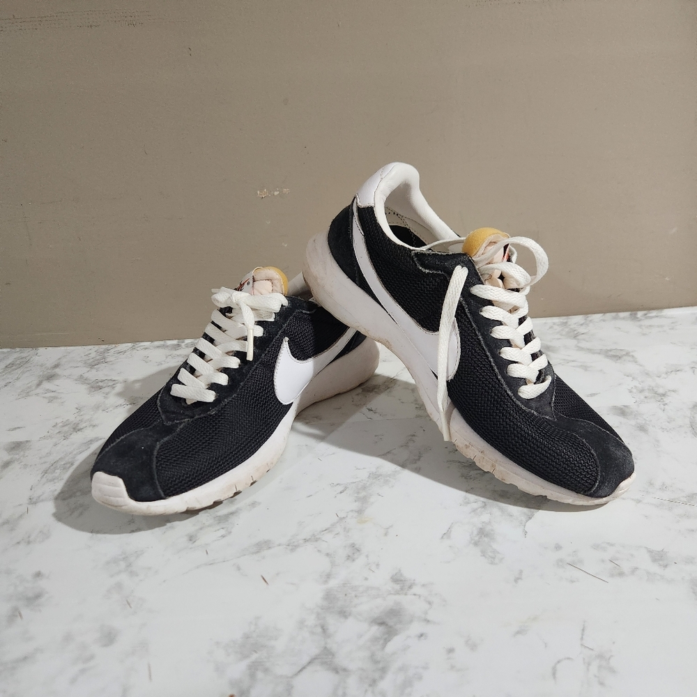 Nike Shoes | ***Missing N Letter In Nike** Nike Roshe Ld-1000 Qs Black/White Sneakers Size 8 | Color: Black/White | Size: 8