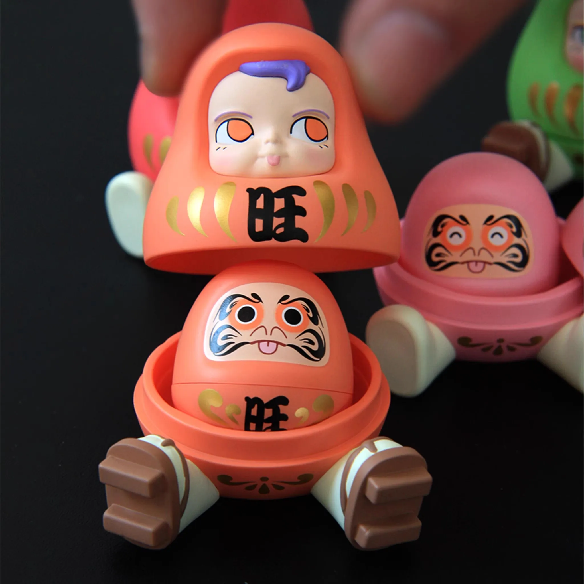 Samsam Lucky Cat Tumbler Series Blind Box Cute Anime Action Figure Ornamenti per il desktop Modello Scatola misteriosa Damo Doll Regalo Giocattoli