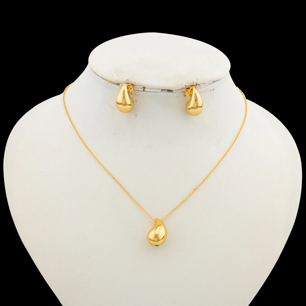 Set di Gioielli Italiani Color Oro per Donne, Design Compatto, Orecchini e Collana, Set 2 Pezzi per Feste e Uso Quotidiano, Regalo per Ragazze