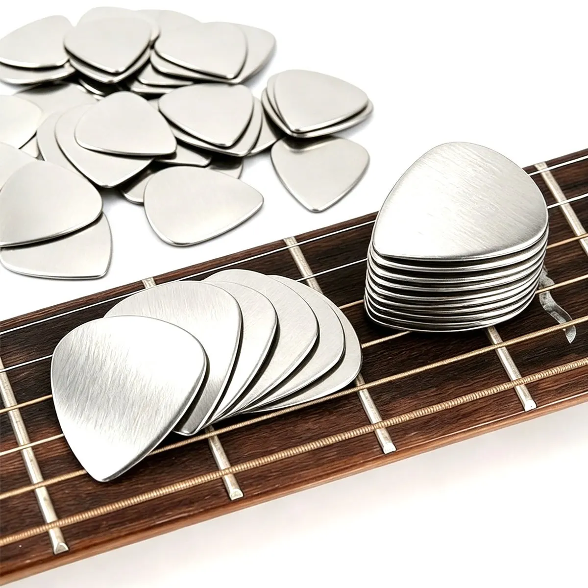 12 Stück 0,3 mm Gitarrenplektren aus Edelstahl – langlebige Metallplektren für Akustik-/E-Gitarre, Ukulele und Bass, ZSY Image