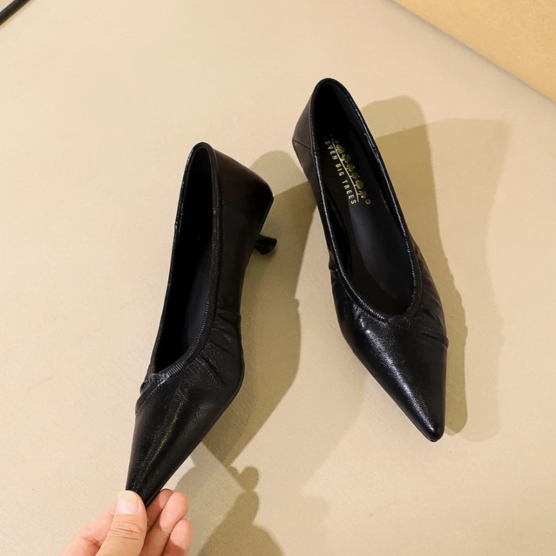 Korean Style Fashion Patent Pattern Elegant Office Wear Pointed Toe Shallow Mouth Low Heel Slip On Mid Heel Pumps For Women