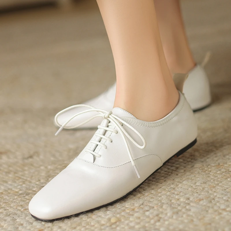 Lässige Damen-Flats, Loafer-Schuhe, Leder, Schwarz, Weiß, bequeme Schnür-Oxford-Schuhe für Damen, Herbst-Schuhe, große Größe 45