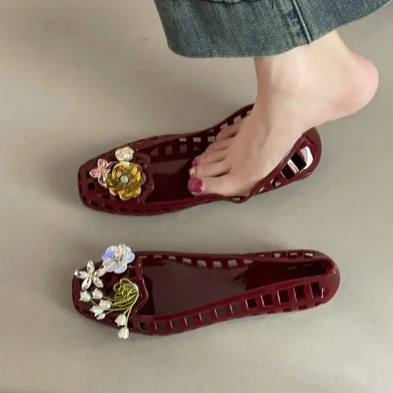 Koreanischer Stil Hochwertige Kristall-Jelly-Schuhe Quadratische Spitze Ausgehöhlte Flache Schuhe mit Perlenblumen-Dekoration Sommerliche Freizeitschuhe für Damen
