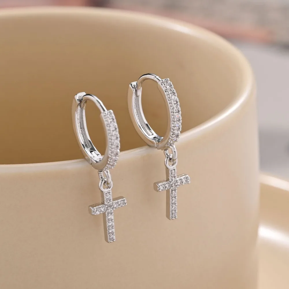 Hip-Hop Kreuz-Creolen für Männer und Frauen, Kristall-Zirkon-Einlage Metall-Kreuz-Ohrringe, Coole Pop-Punk-Schmuck Geschenkidee Image