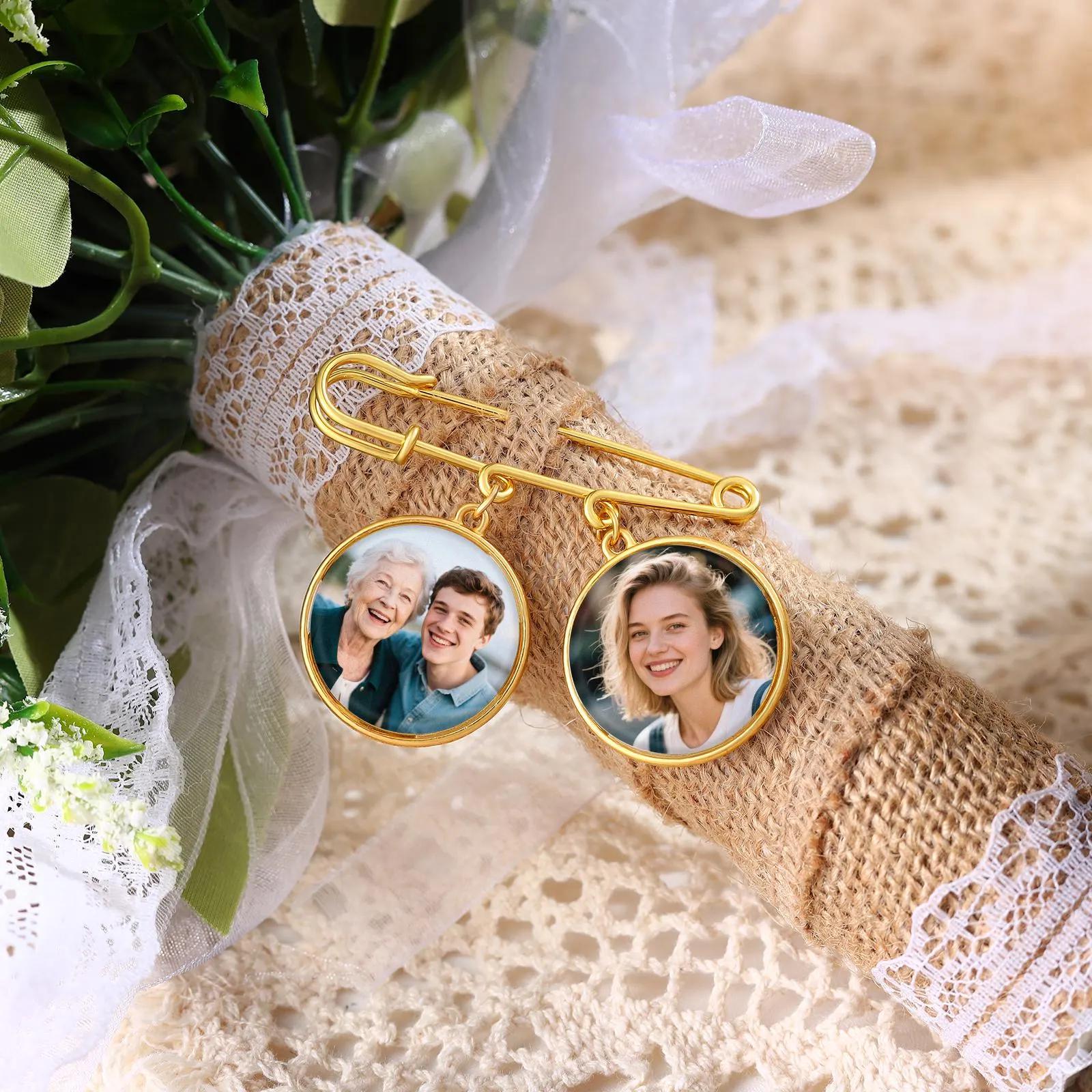 "Spilla con foto di bouquet da sposa, Percorri la navata con me, Immagine commemorativa personalizzata \"Something Blue\", Spilla con bouquet commemorati"
