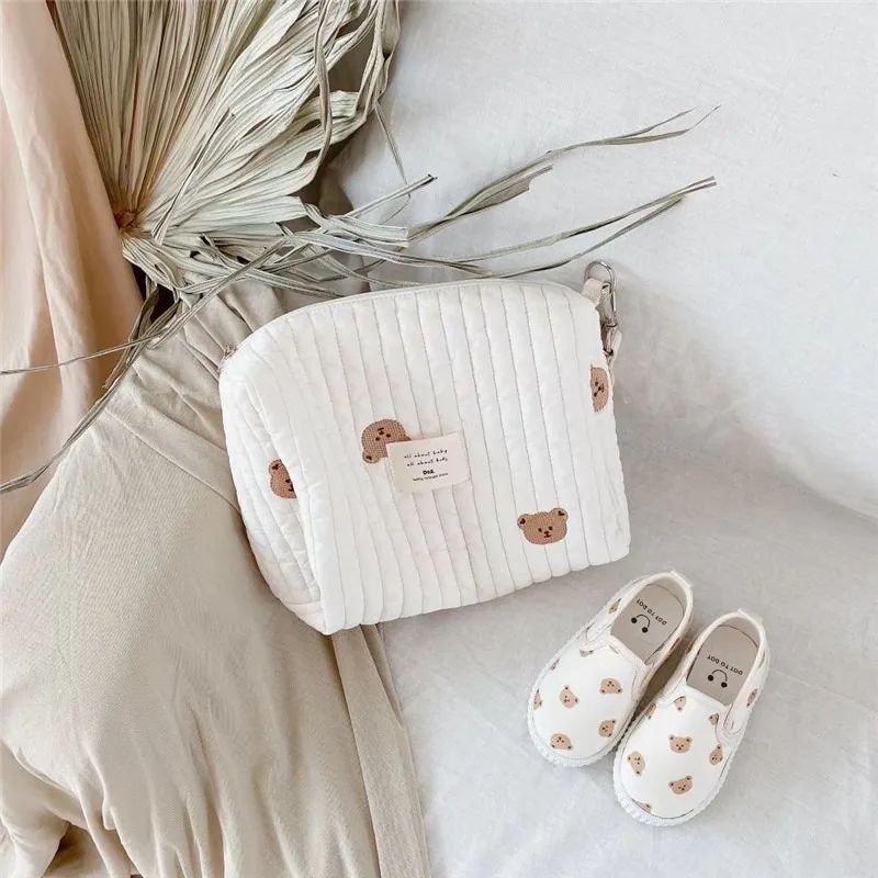 22 x 16 x 9 cm große Kinderwagen-Tasche – niedliche Bären-Windel-Aufbewahrungstasche, tragbar, leicht zu reinigen, mit Reißverschluss, Stickerei, multifunktionale Mama-Tasche