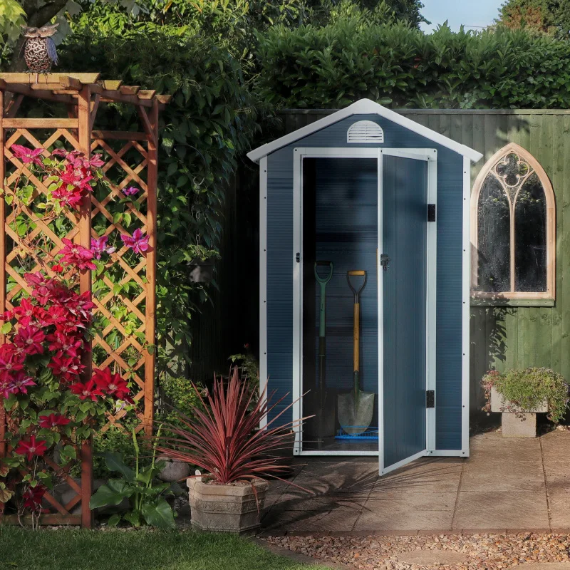Abri de jardin/chalet 134 x 104 x 204 cm ​ ​ Abri de jardin / remise. Fabriqué en métal robuste, idéal pour ranger les outils agricoles dans une cour ou un jardin, et peut également servir de remise