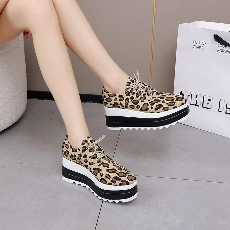 2023 Damenmode flache Schuhe Frühling Pu Schuhe Mode Creeper Schuhe Damen Freizeit schuhe Damen Schnürschuhe flache Schuhe groß 42