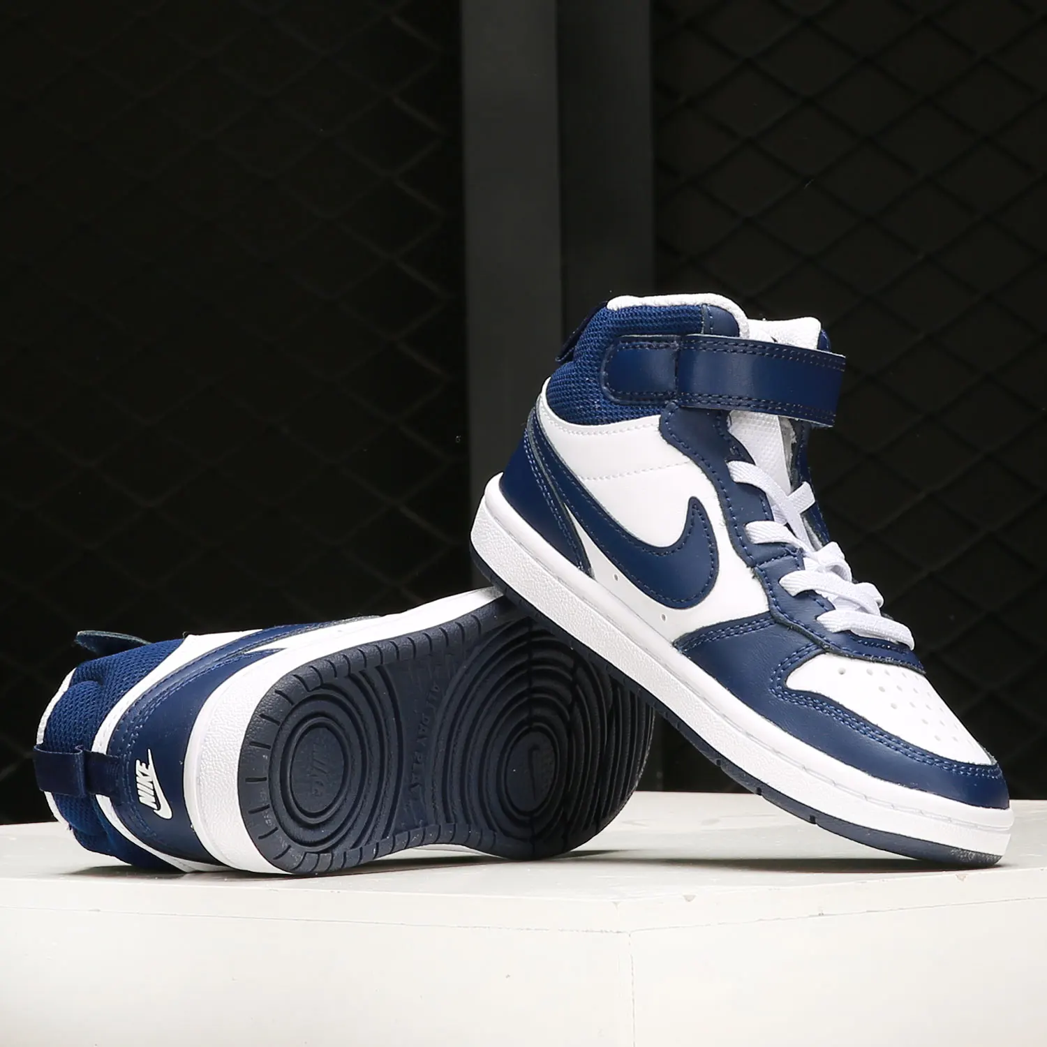 Nike Original COURT BOROUGH MID 2 bequeme Freizeit-Sportschuhe für Kinder CD7783-107
