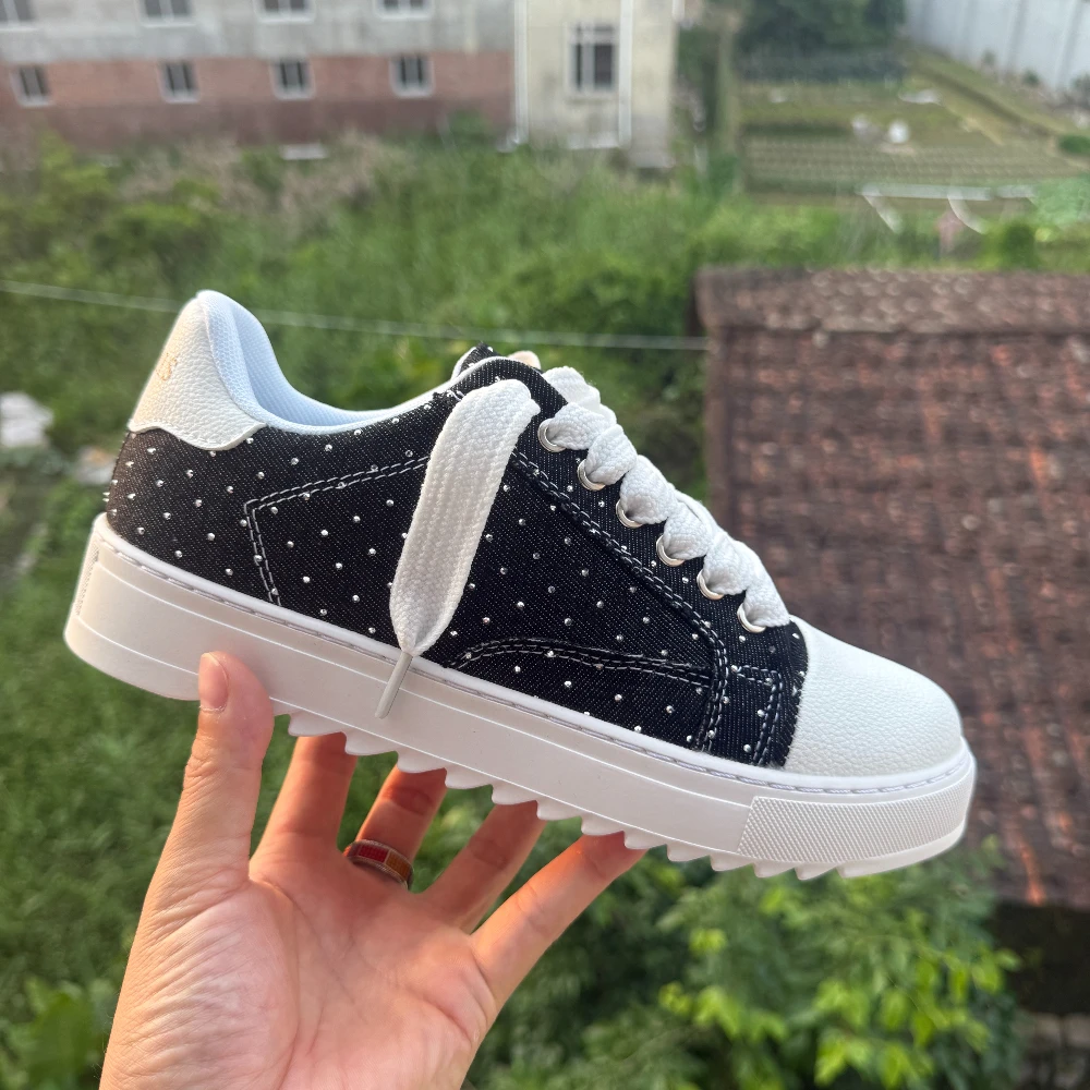 Retro Schwarz-Weiße Sneaker für Damen und Herren Plateau-Schuhe mit Klobiger Sohle Lässige Vintage-Schuhe mit Breiten Schnürsenkeln Skate-Schuhe Harajuku Streetwear Sneakers