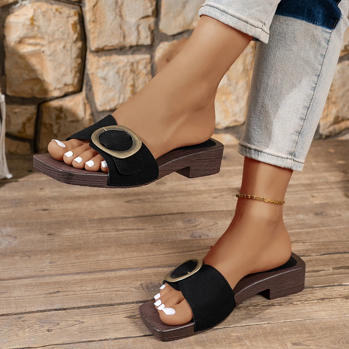 Sommerliche, sexy und elegante Freizeitschuhe mit niedrigem Absatz, modische, heiß begehrte, neue, bequeme, große Größen, Outdoor-Strandslipper für Damen