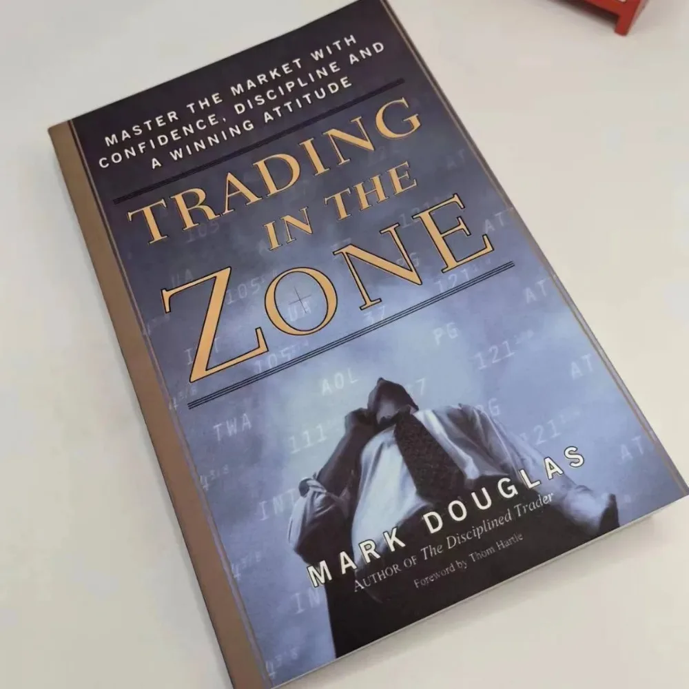 Trading in The Zone von Mark Douglas Master Der Markt mit Vertrauen, Disziplin und einer gewinnenden Einstellung Taschenbuch Englisch Image