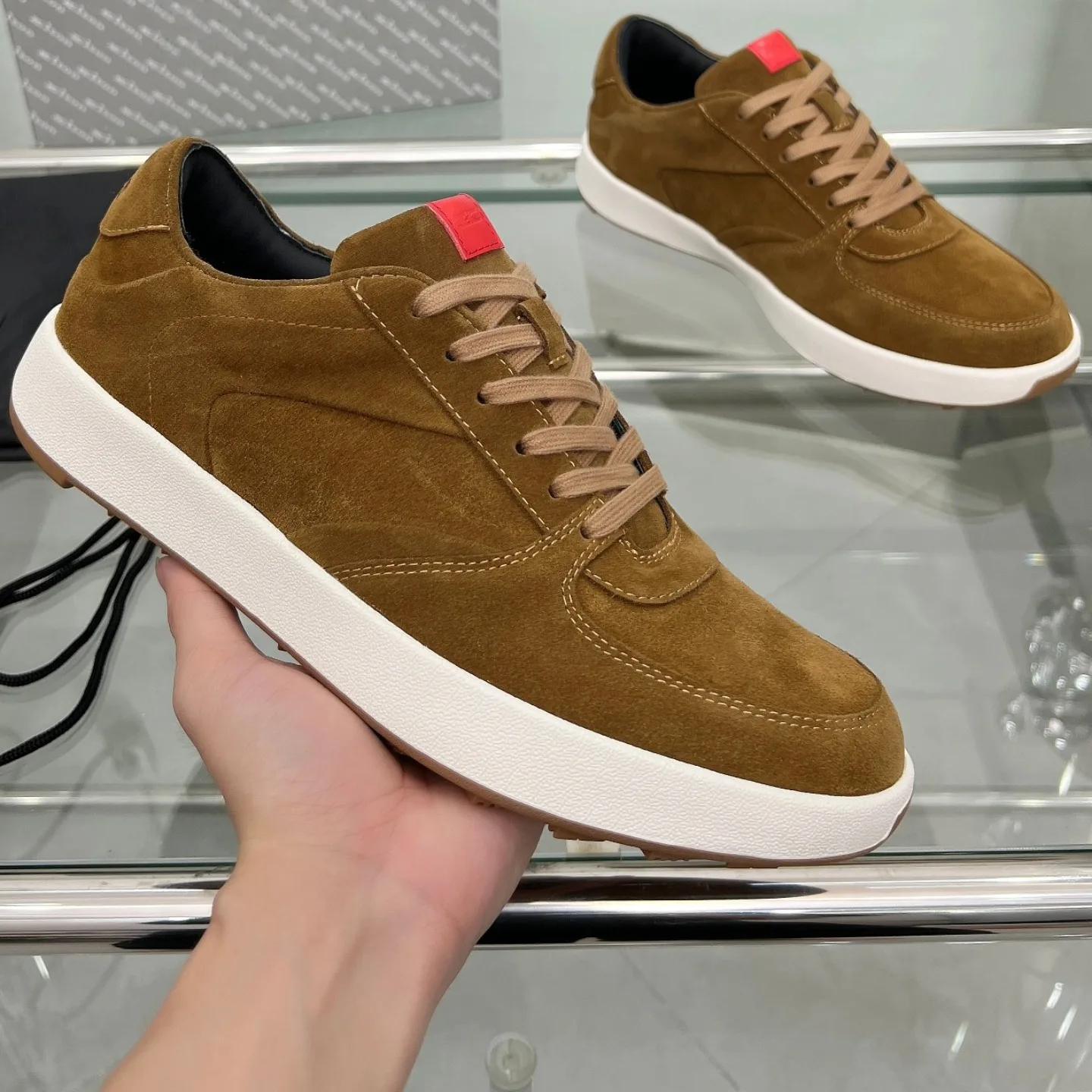 Quiet Luxury Marken-Herrenschuhe Handgefertigte Casual Sneakers Kalbsleder-Wildleder-Obermaterial Old Money Ästhetik Atmungsaktive Schweißableitende Schuhe