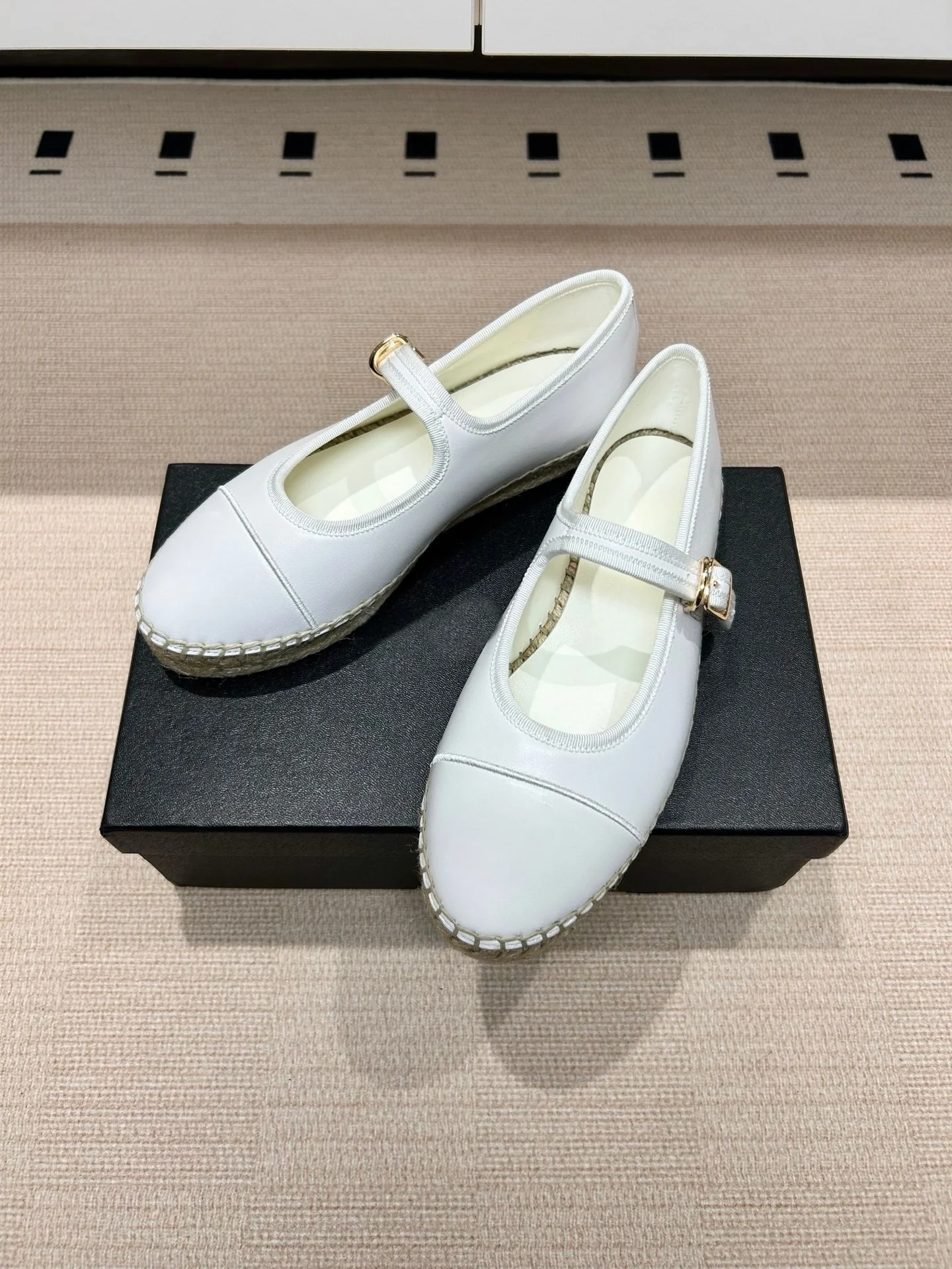 Luxusmarke Damen-Flachschuhe Freizeitschuhe Stilvolle Pendler-Schuhe Wanderschuhe Espadrilles mit Obermaterial aus Schafsleder Casual Flats