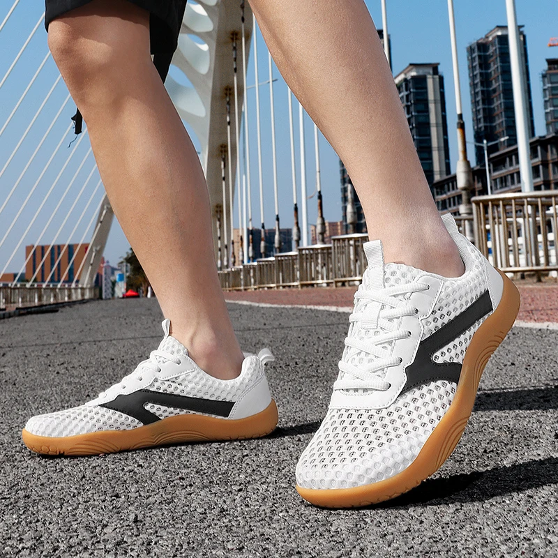 Breit geschnittene Herrenschuhe, atmungsaktive Sommer-Sneaker mit Hohlnetz, extra breite und große Größen Herren-Freizeitschuhe