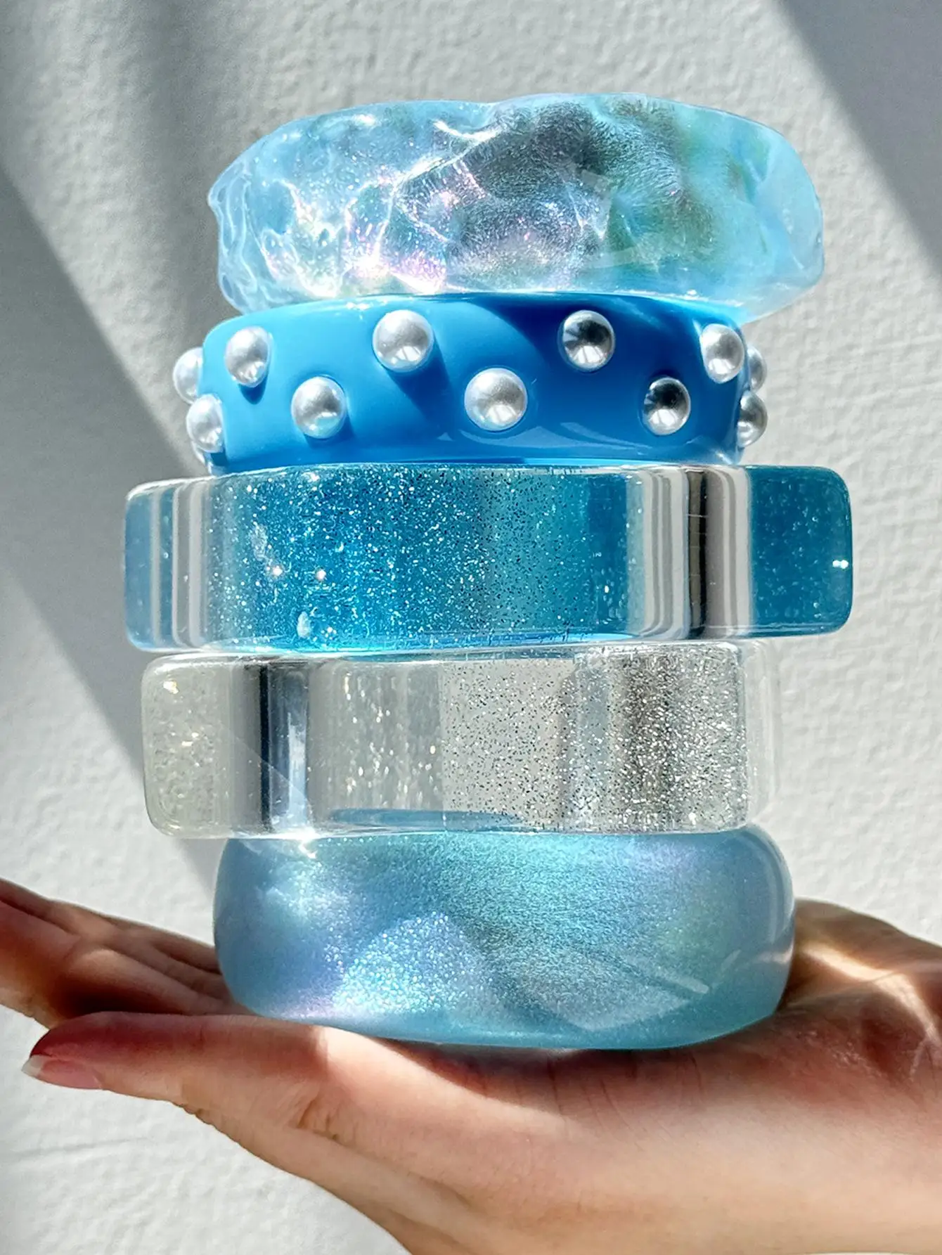 Transparentes Himmelblau Ozean-Stil Glitzerndes Geometrisches Quadratisches Übertriebenes Armband für Frauen Klobiger Harz-Armreif Schmuck Geschenke Image