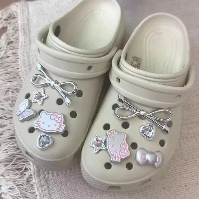 10-teiliges Hello Kitty Schuh-Charms-Set für Sandalen, Clogs, Pins, DIY-Zubehör, silberne Cartoon-Schuhschnallen-Dekorationen