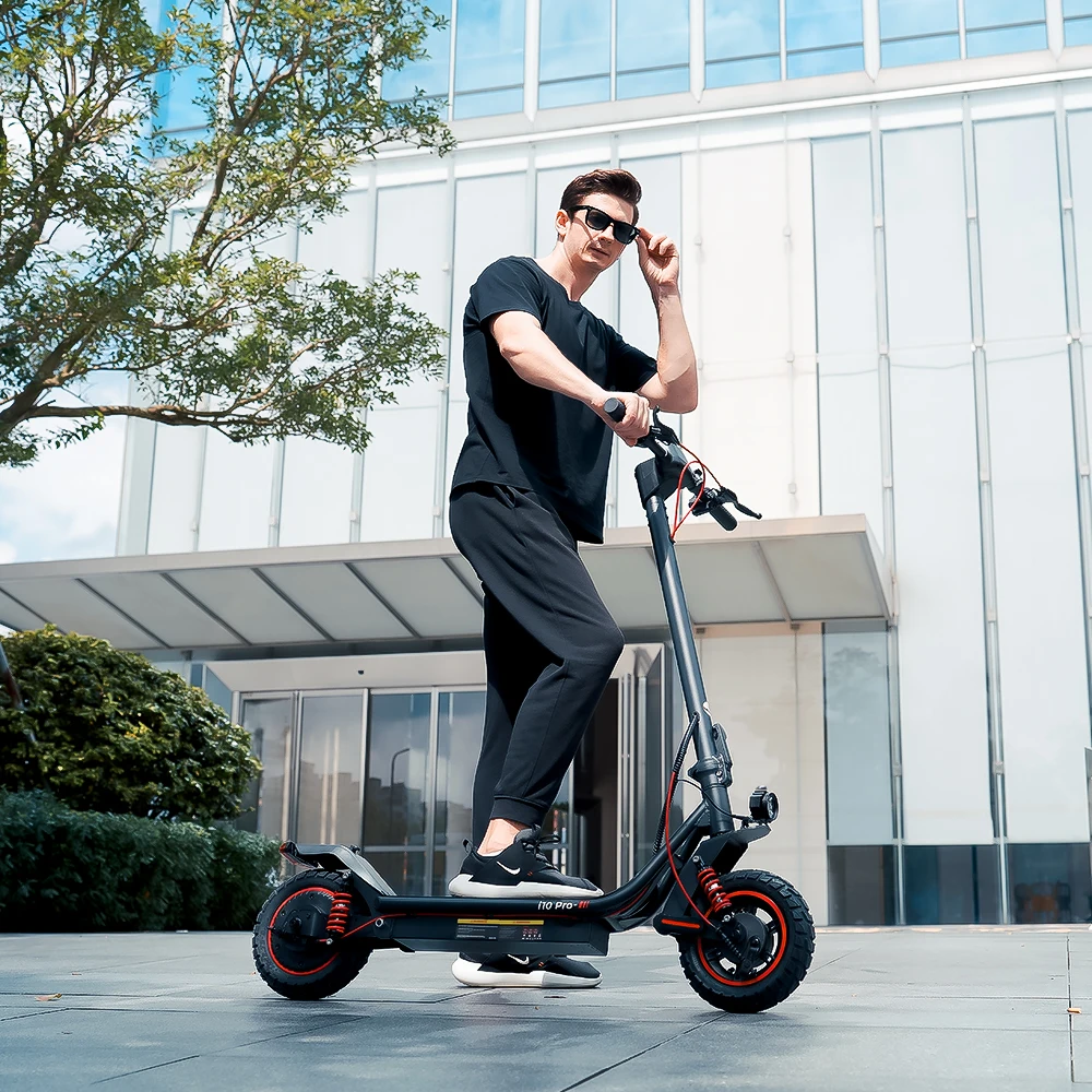 Iscooter i10Pro Elektroroller 45 km/h, 48V 15Ah Akku, 60 km Reichweite, 800W Motor, 10 Zoll Luftreifen, APP-Steuerung, wasserdichte Tasche Image