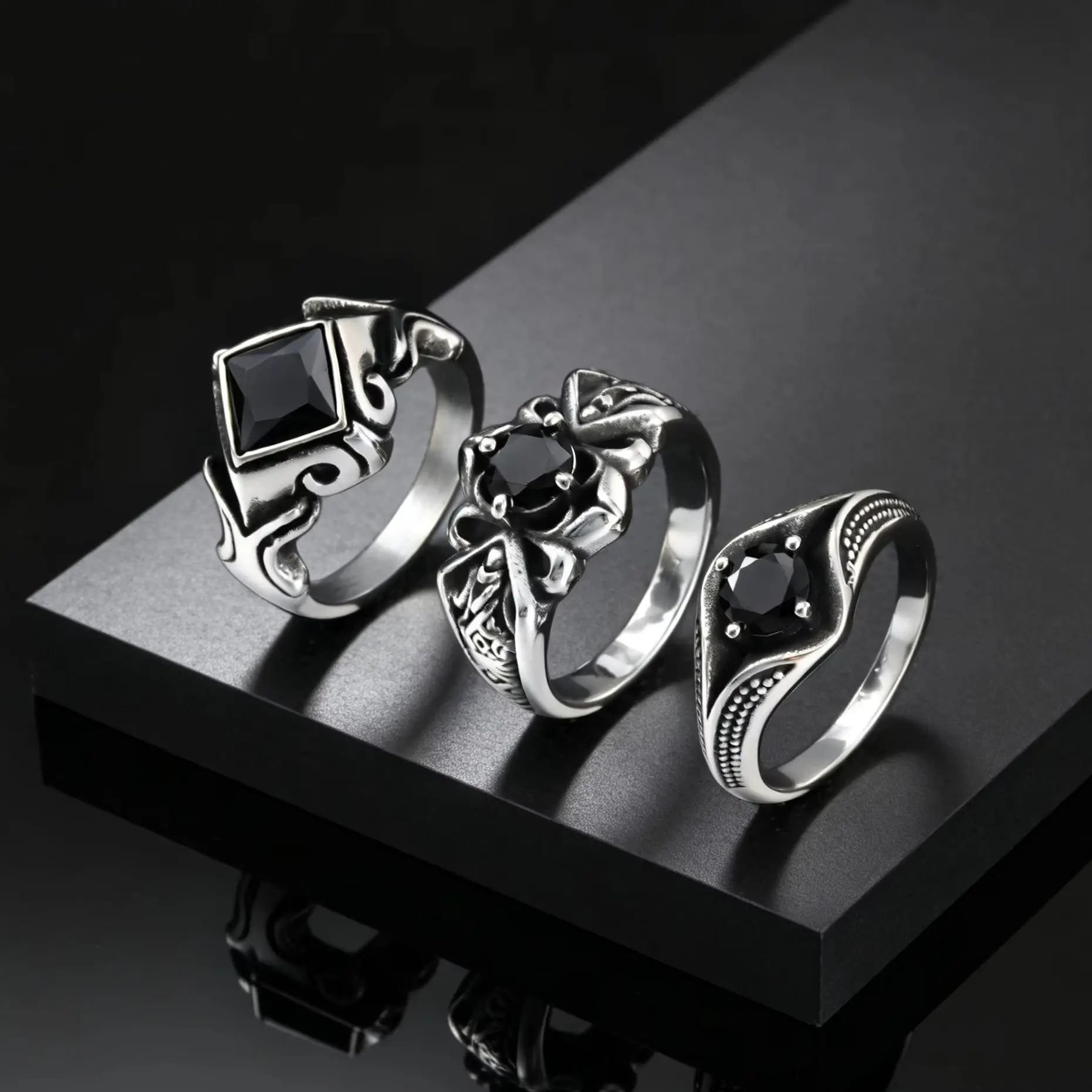 Herren Stilvoller Quadratischer Geometrischer Schwarzer Zirkon-Ring Edelstahl Punk Wasserdichter Fingerschmuck Geschenk Party Alltags-Accessoire Größe 7-11