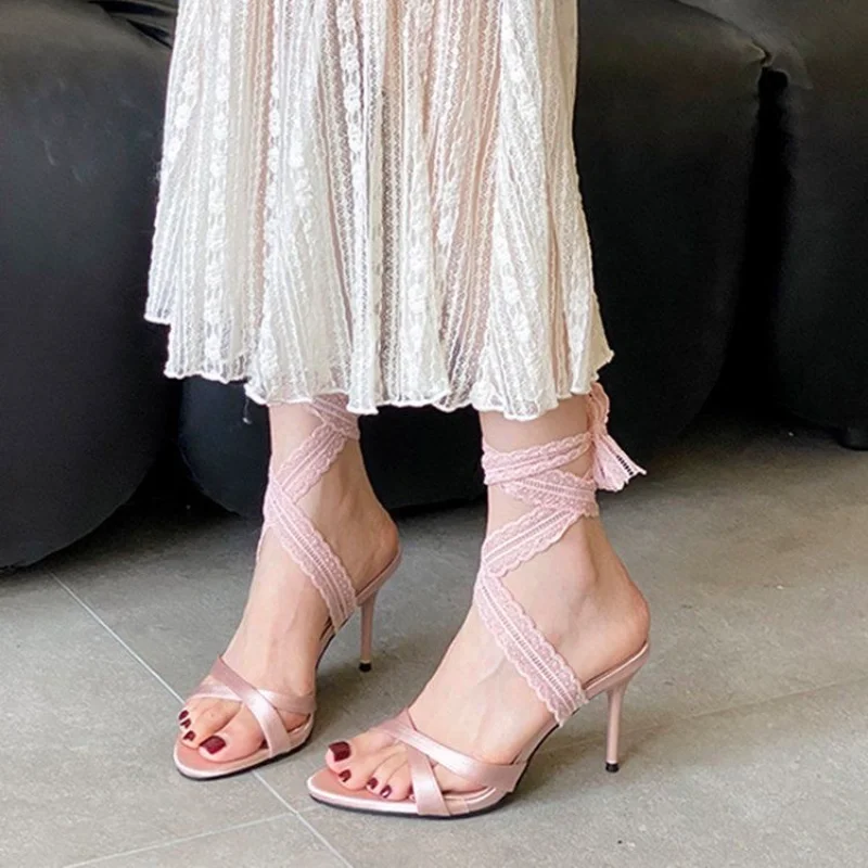 2026 Neue Spitze Riemchensandalen mit Hohem Absatz Elegante Damenschuhe für den Sommer Sexy Dünne Absätze mit Schnürung und Kreuzriemen Größen 35-40