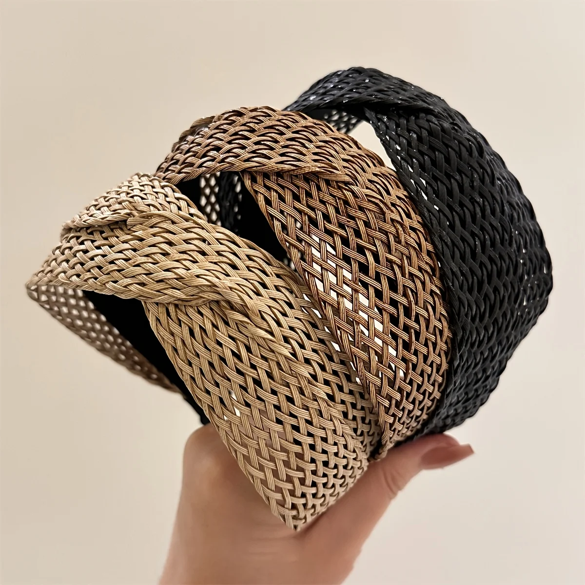 Damen-Haarband, 1 Stück, aus Stroh gewebt, atmungsaktiv, für den Sommer, mit Kreuzmuster, breitkrempig, für den Urlaub, Haar-Accessoire Image