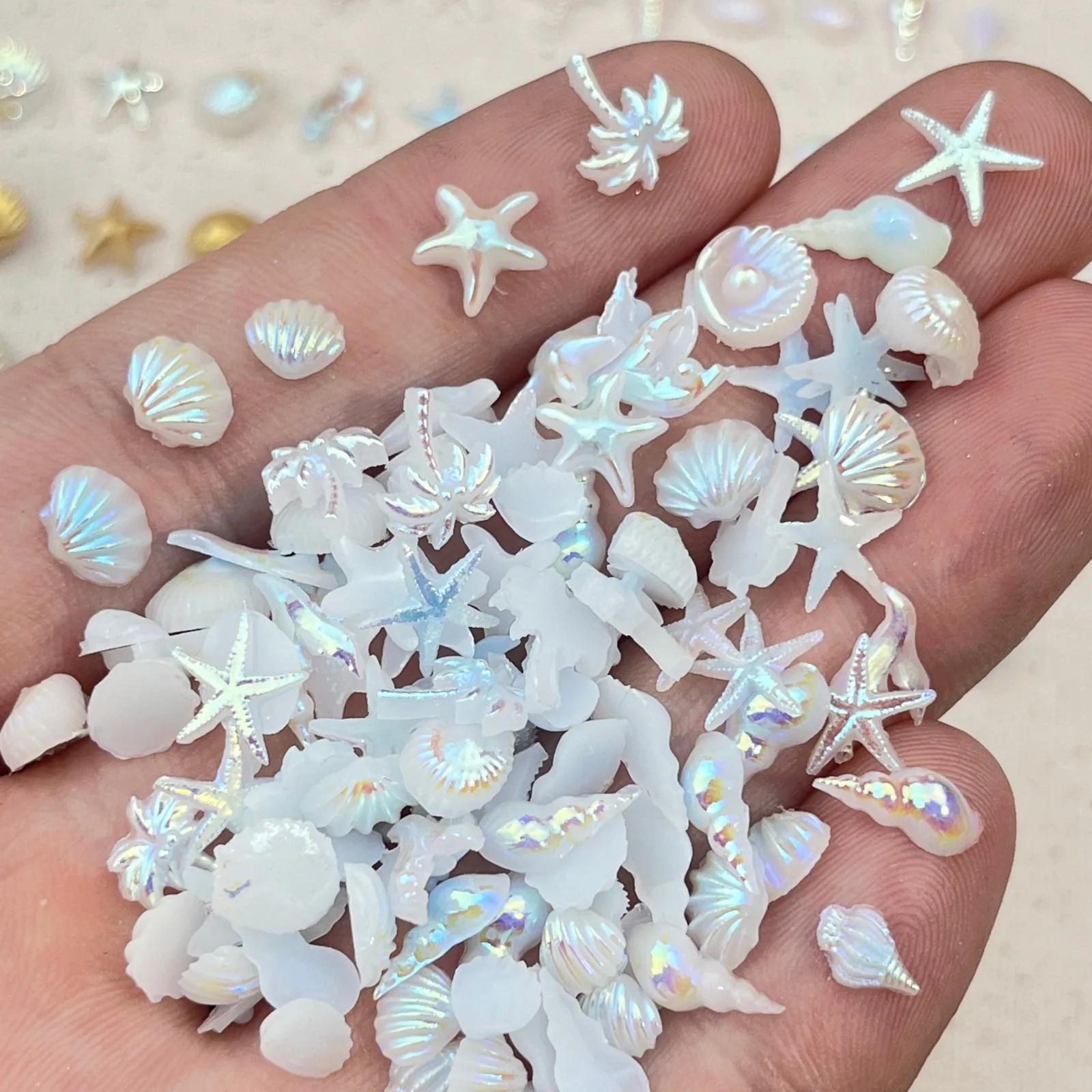 50 Stück Ozean-Stil Cartoon Nagelcharms Gold Aurora Blau Muschel Meerjungfrauenschwanz Harz DIY Maniküre Nagelkunst Deko Zubehör Image