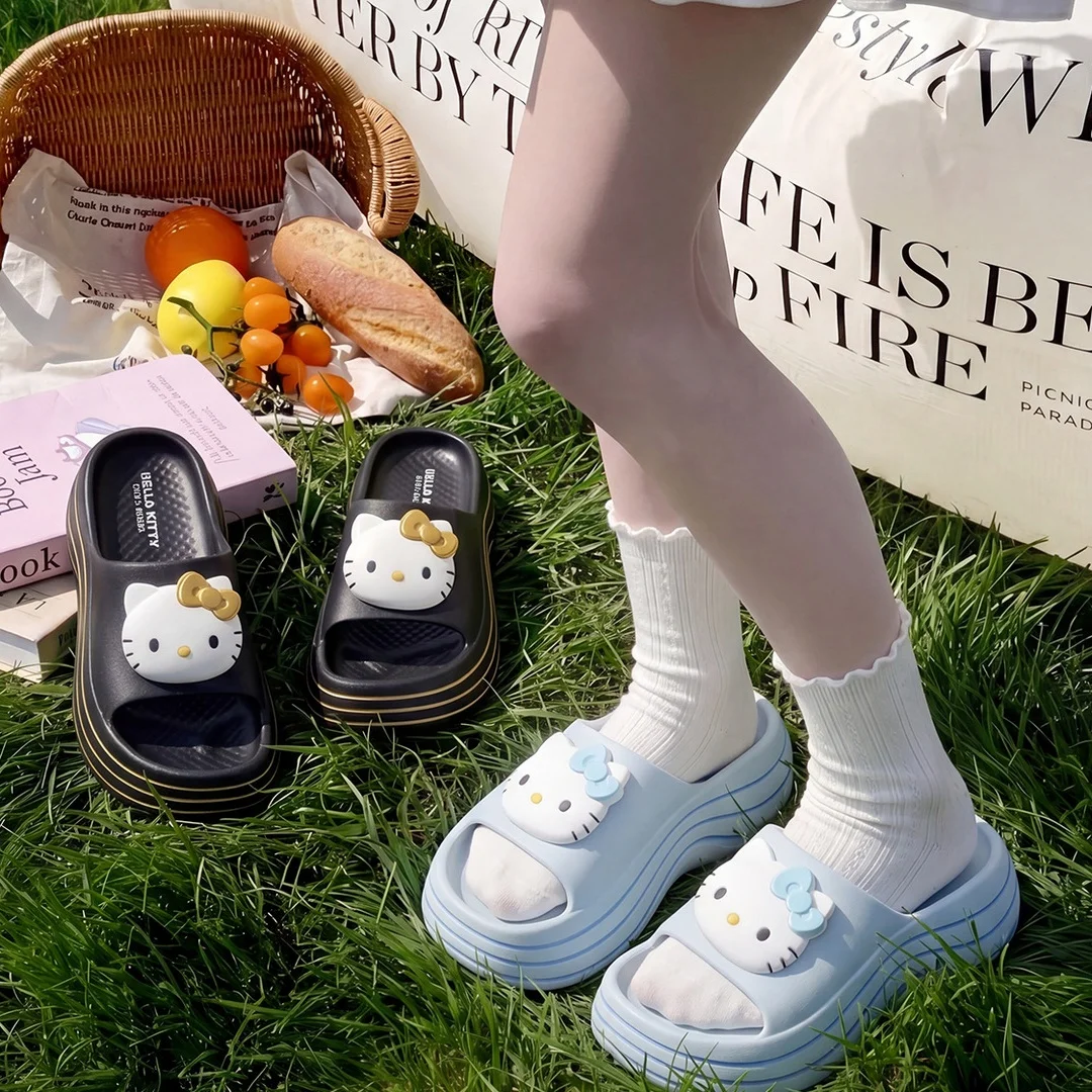 Hello Kitty Mode-Hausschuhe, rutschfeste Plateau-Sandalen mit dicker Sohle, geschlossene Mesh-Schuhe, ideal für Zuhause und Reisen