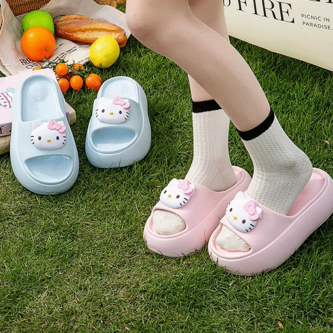 Hello Kitty Mode-Hausschuhe, rutschfeste Plateau-Sandalen mit dicker Sohle, geschlossene Mesh-Schuhe, ideal für Zuhause und Reisen