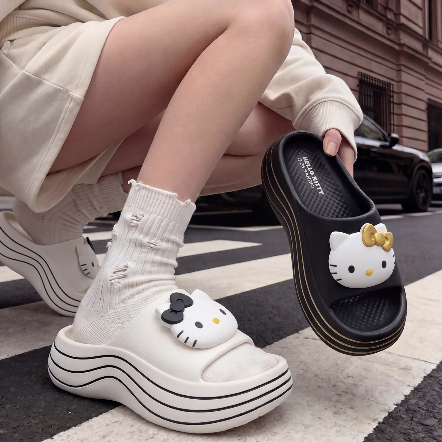 Hello Kitty Mode-Hausschuhe, rutschfeste Plateau-Sandalen mit dicker Sohle, geschlossene Mesh-Schuhe, ideal für Zuhause und Reisen